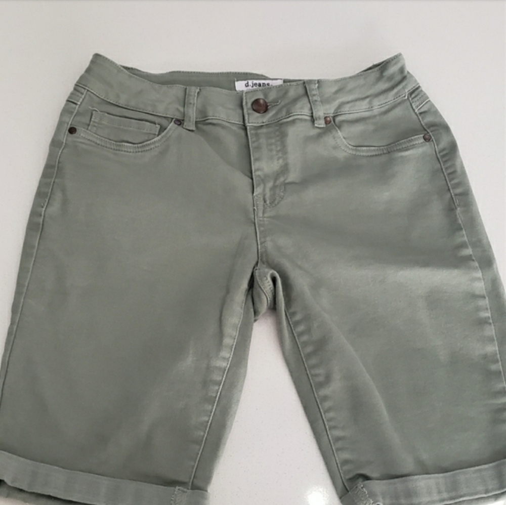 D. Jeans shorts size 8